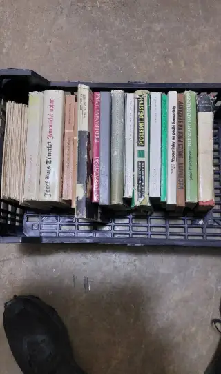VÁLEČNÉ A HISTORICKÉ KNIHY
