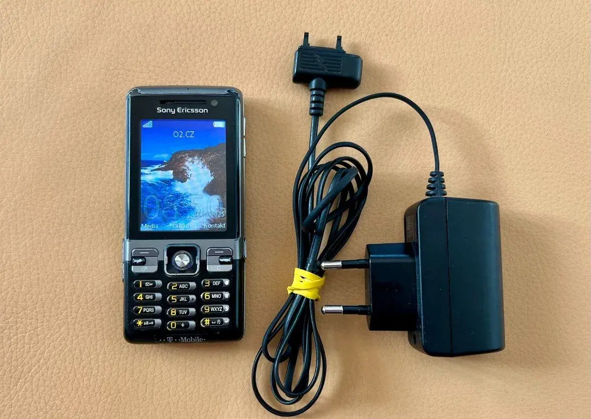 Sony Ericsson C702