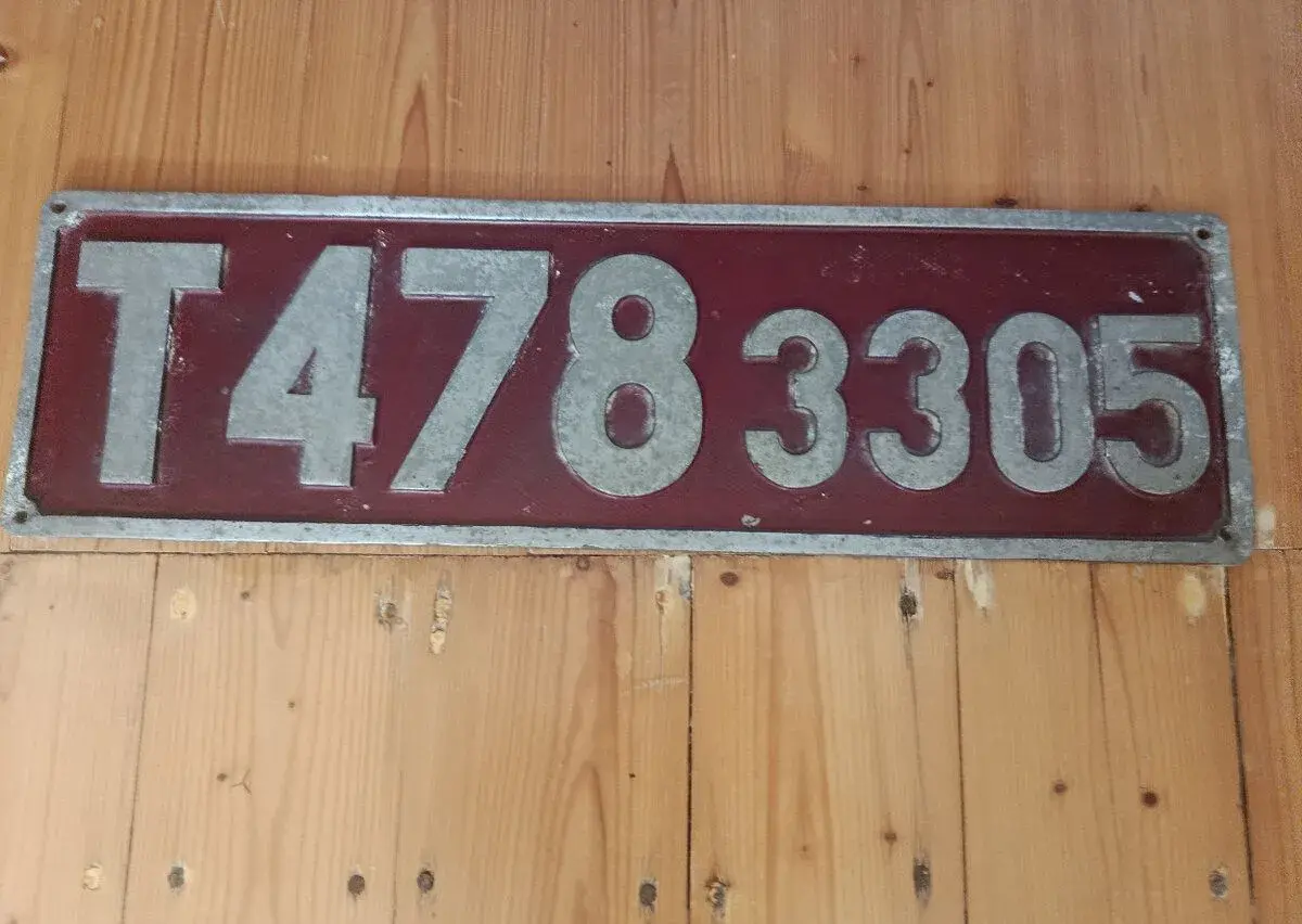 Originální litá tabulka z lokomotivy Brejlovec T 478.3305