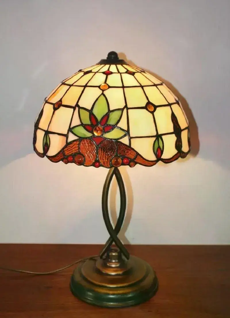 Vitrážová stolní lampa Tiffany (nová) – Ø 30 cm