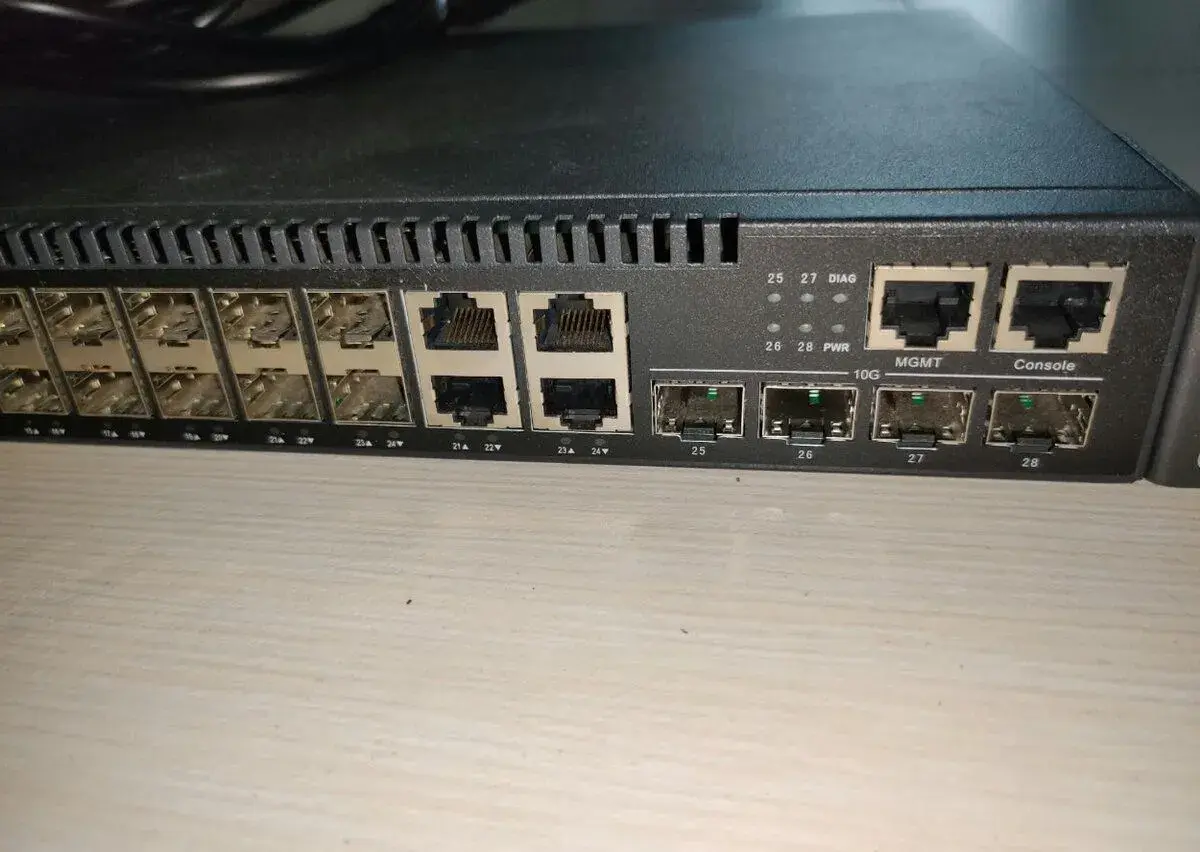 Gigabit SFP switch Edgecore ECS4120-28Fv2-I