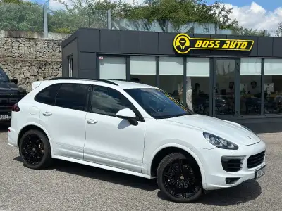 Porsche Cayenne – 2015, 122 000 km