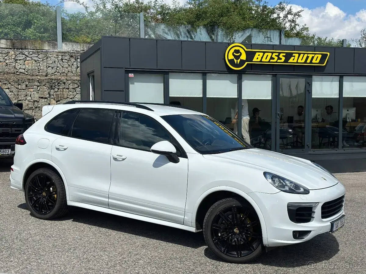 Porsche Cayenne – 2015, 122 000 km