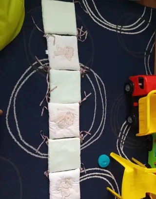 Mantinel do postýlky