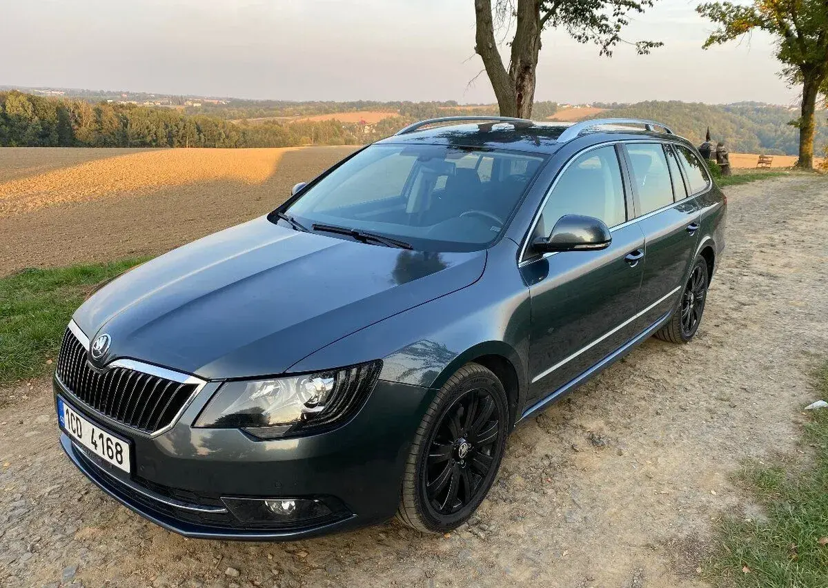 SUPERB II FACELIFT COMBI 125KW,4x4,DSG,KLIMA,XENONY,NAVIGACE