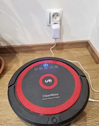 ROBOTICKÝ VYSAVAČ CleanMate