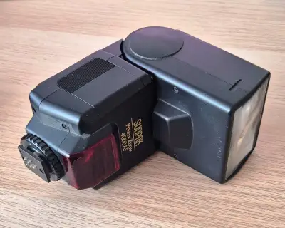 Blesk SUNPAK Power Zoom 4000AF na CANON