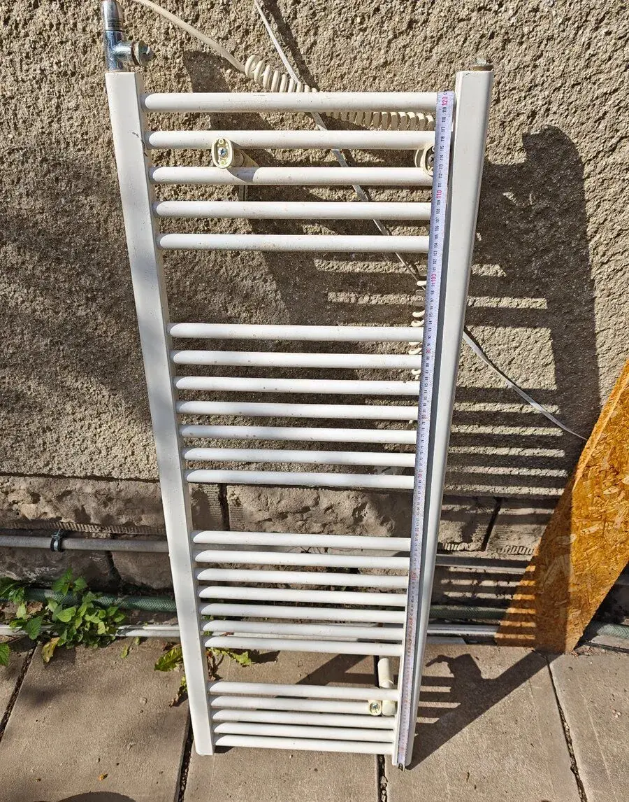 Žebříkový radiátor elektrický