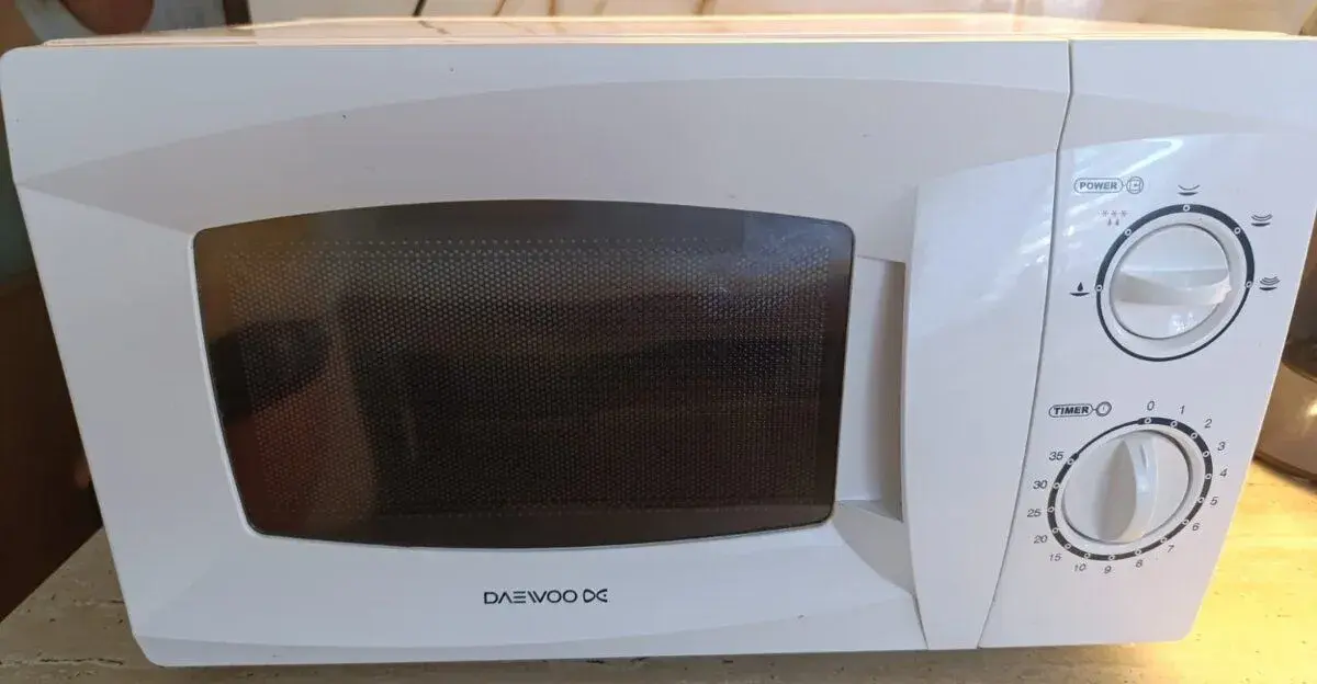 Mikrovlnka Daewoo KOR-6L15