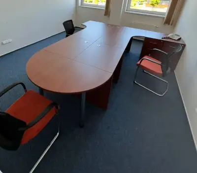 Kancelařsky stůl, ředitelský jednací stůl, + 3x židle