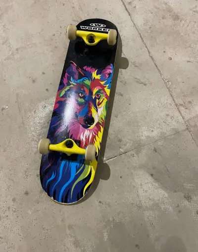 Skateboard WORKER – barevný motiv