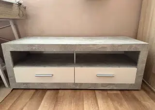 Moderní TV stolek