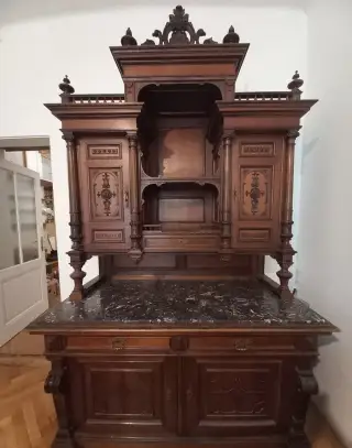 Historická skříň