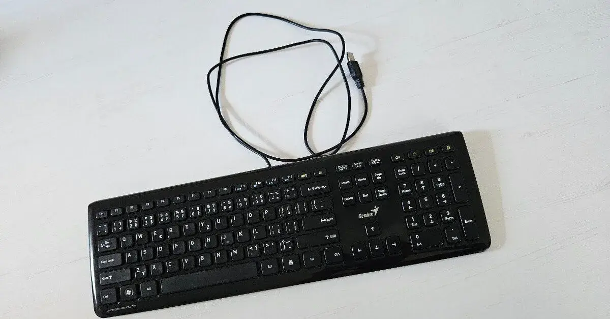 Tenkou klávesnici Genius SlimStar i220
