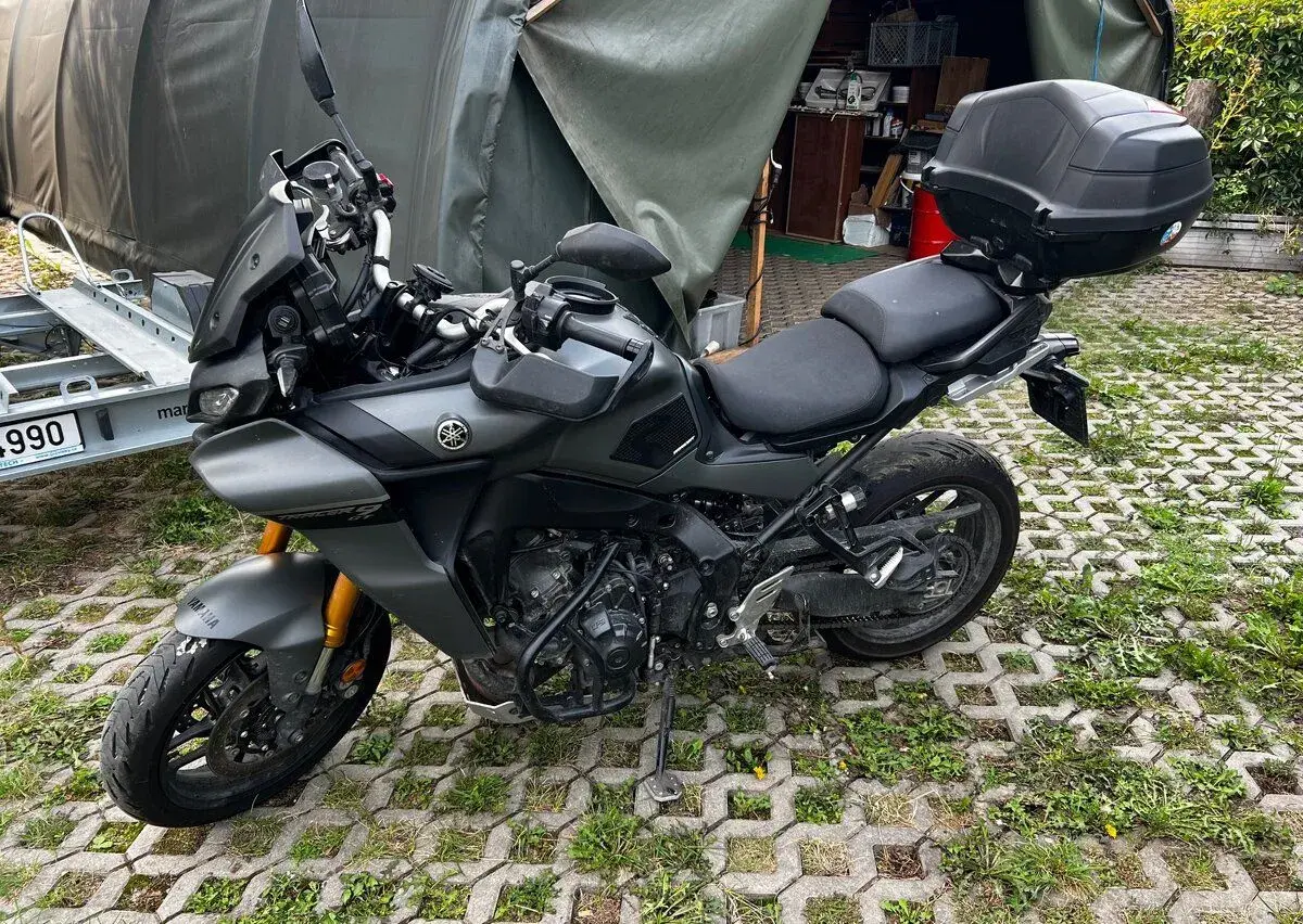 Yamaha Tracer 9 GT – 18 144 km, padací rámy, kufry