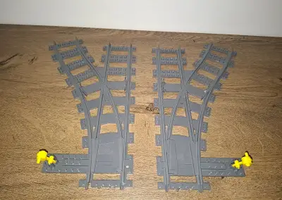 Lego kolej - 2 x vyhybka, leva a prava