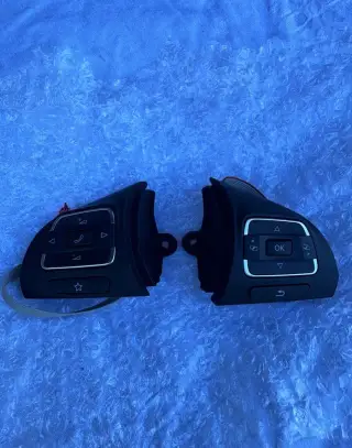 Tlačítka na volant