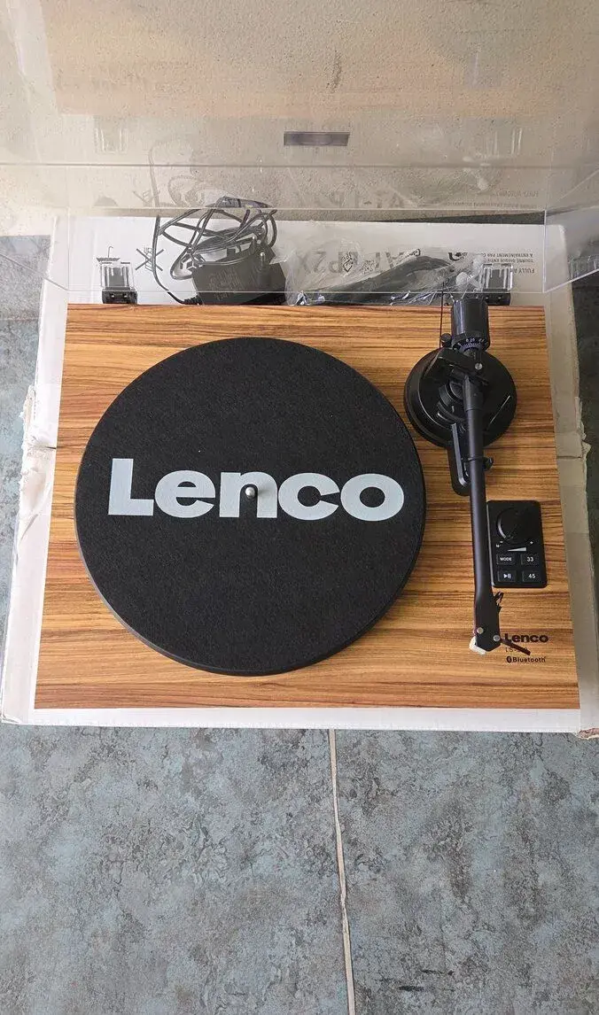 HiFi gramofon Lenco LS-500, dřevo