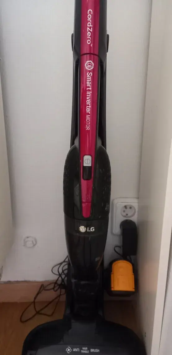 tyčový vysavač LG