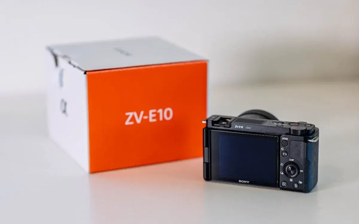Sony ZV-E10 + Sigma 16mm f/1.4 DC DN + Sony 16-50mm PZ