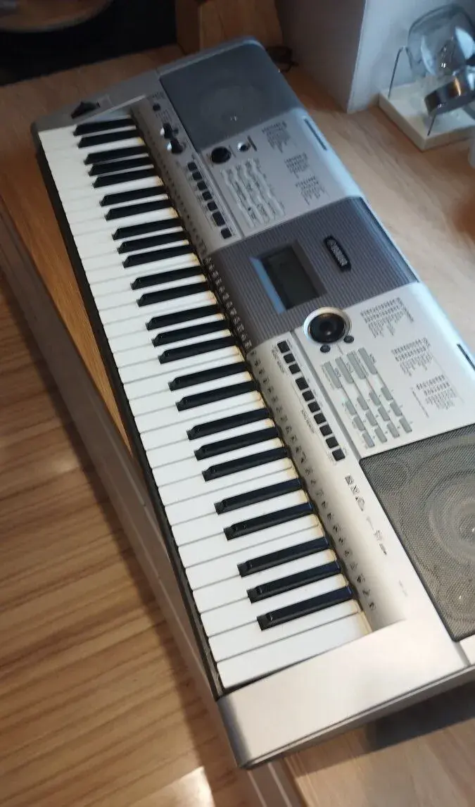 Klavesy Yamaha