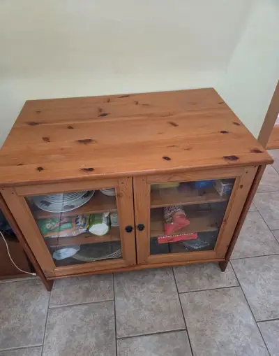 Komoda, skříňka třeba do jídelního koutu