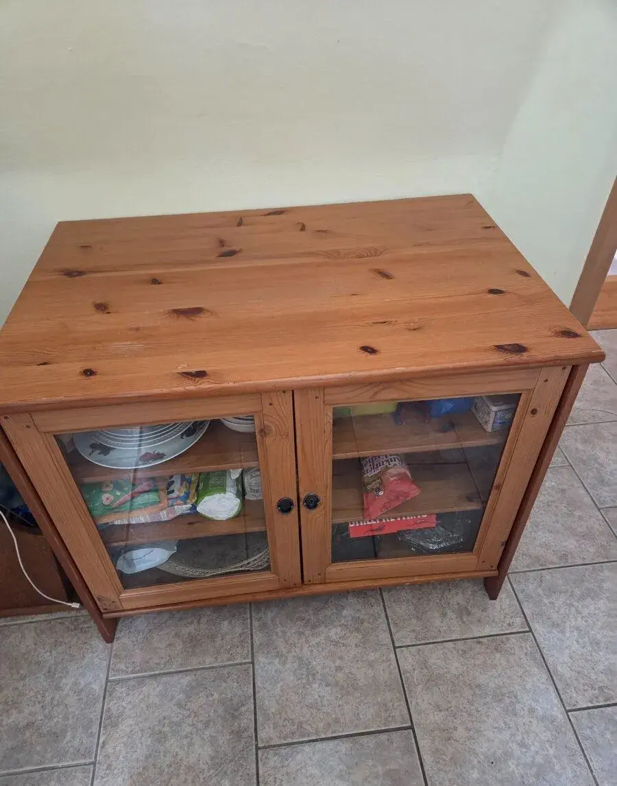 Komoda, skříňka třeba do jídelního koutu