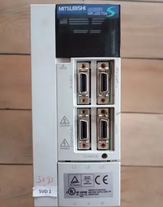 Servo zesilovač Mitsubishi MR-J2S-70A