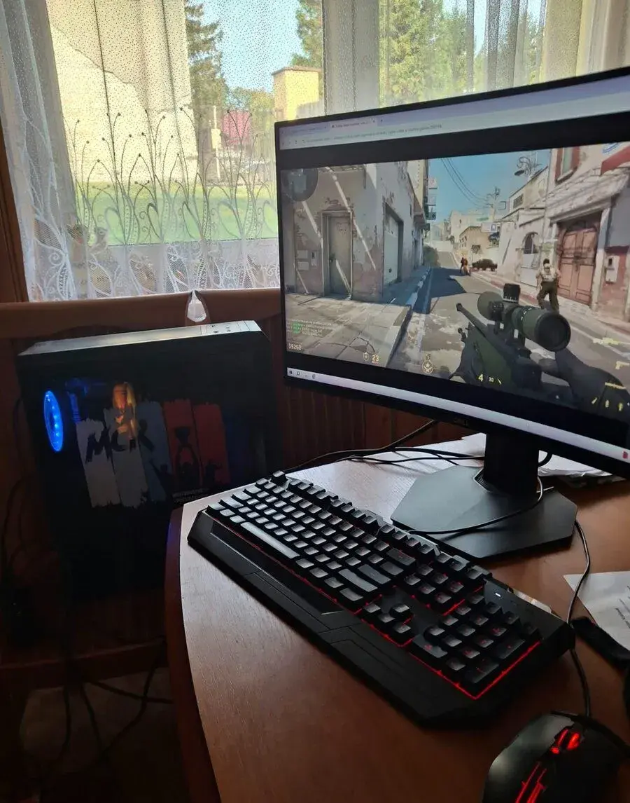 Herní počítač HAL3000 s monitorem DELL 27