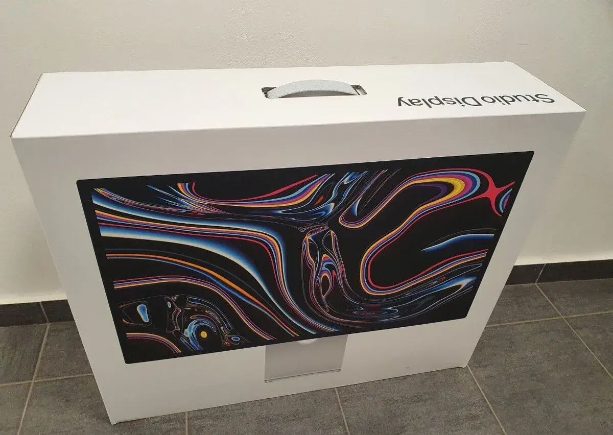 originální nová krabice obal na Apple Studio Display
