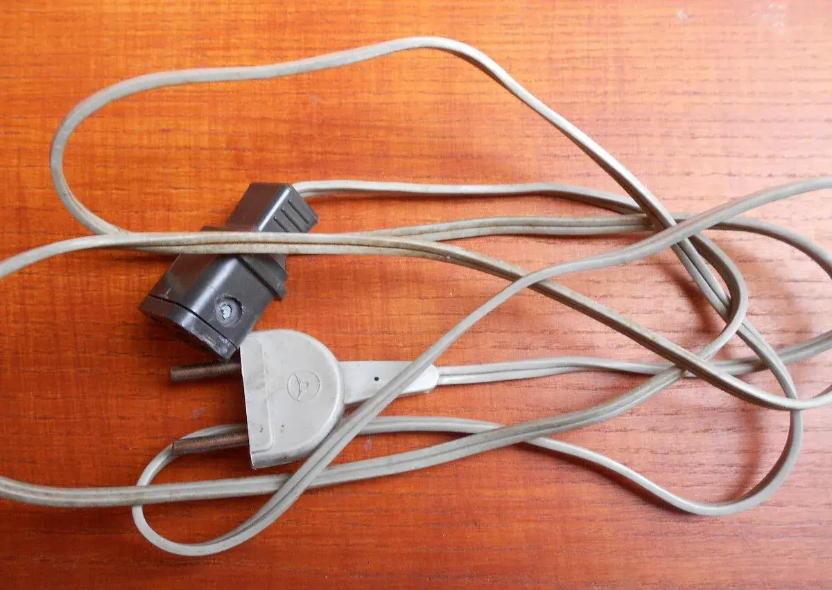 Síťový kabel k televizoru JUNOSŤ