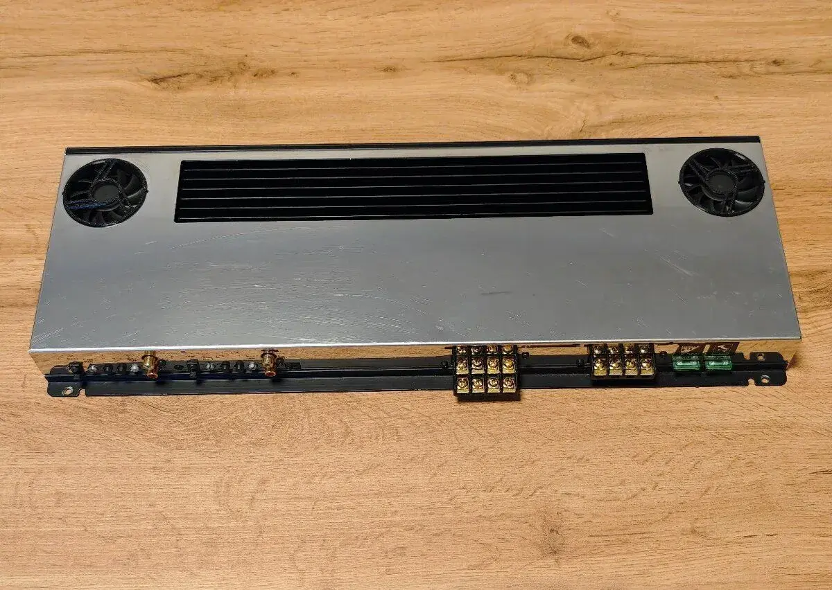 Zesilovač do auta Audio system Twister F4 - 560