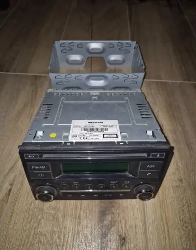 Nissan Navara D40 / NV200 / Qashqai rádio Bluetooth CD + kód