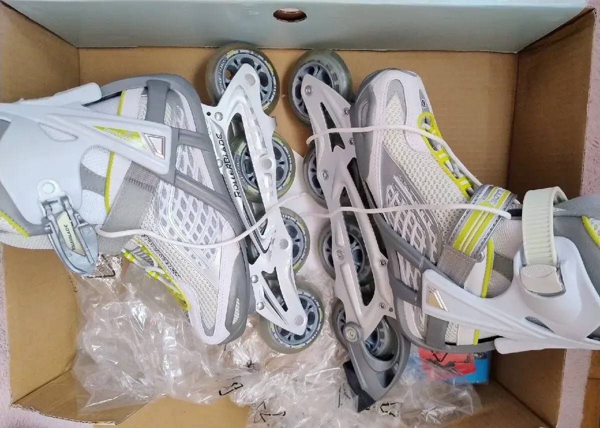 NOVÉ dámské kolečkové brusle Rollerblade (vel. 38)