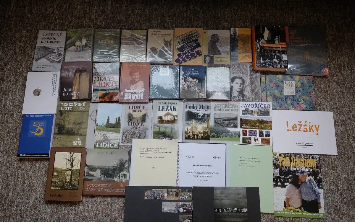 Knihy s tématikou holocaustu, vyhlazení Lidic a Ležáků