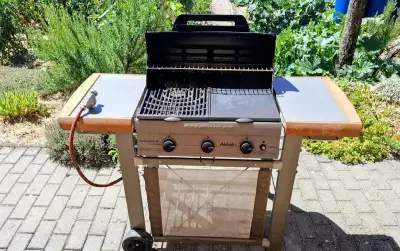 Plynový gril Campingaz Adelaide 3 (funkční, poškozený rošt)