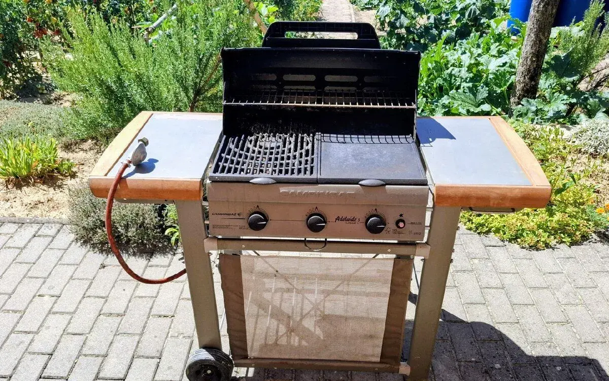Plynový gril Campingaz Adelaide 3 (funkční, poškozený rošt)