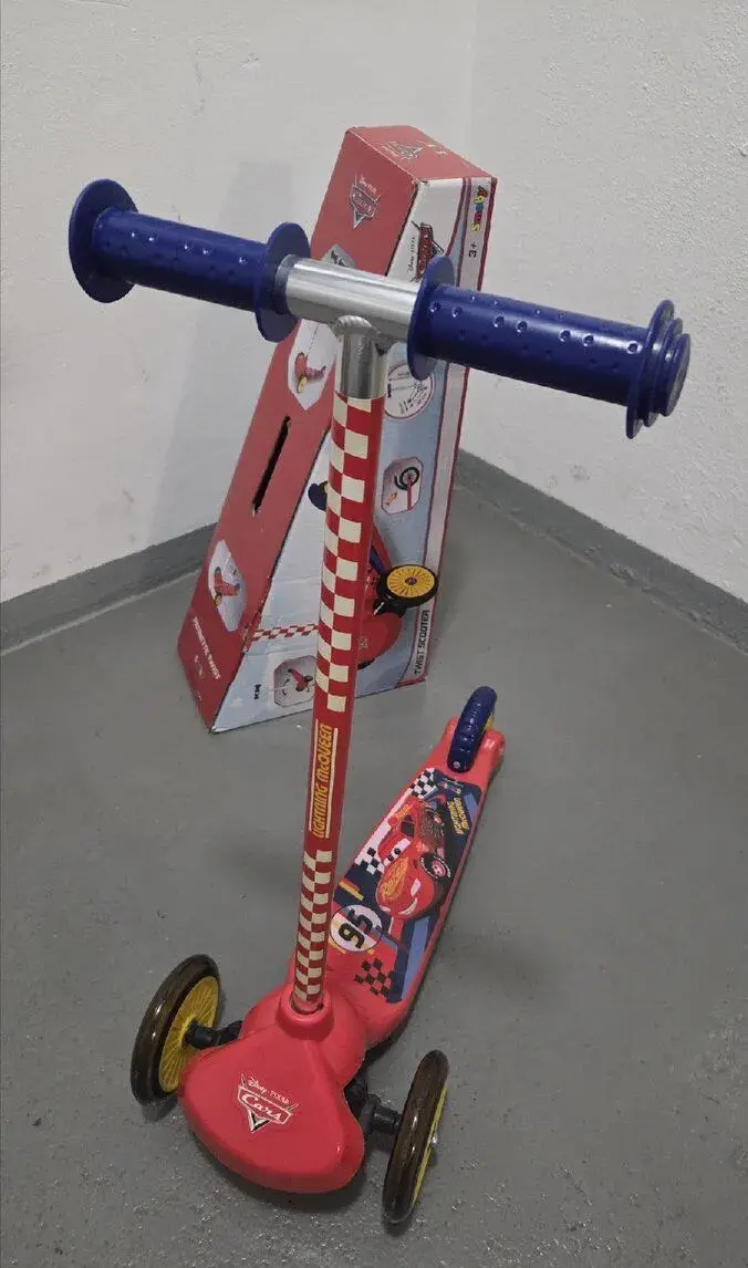 Tříkolová koloběžka Cars/auta