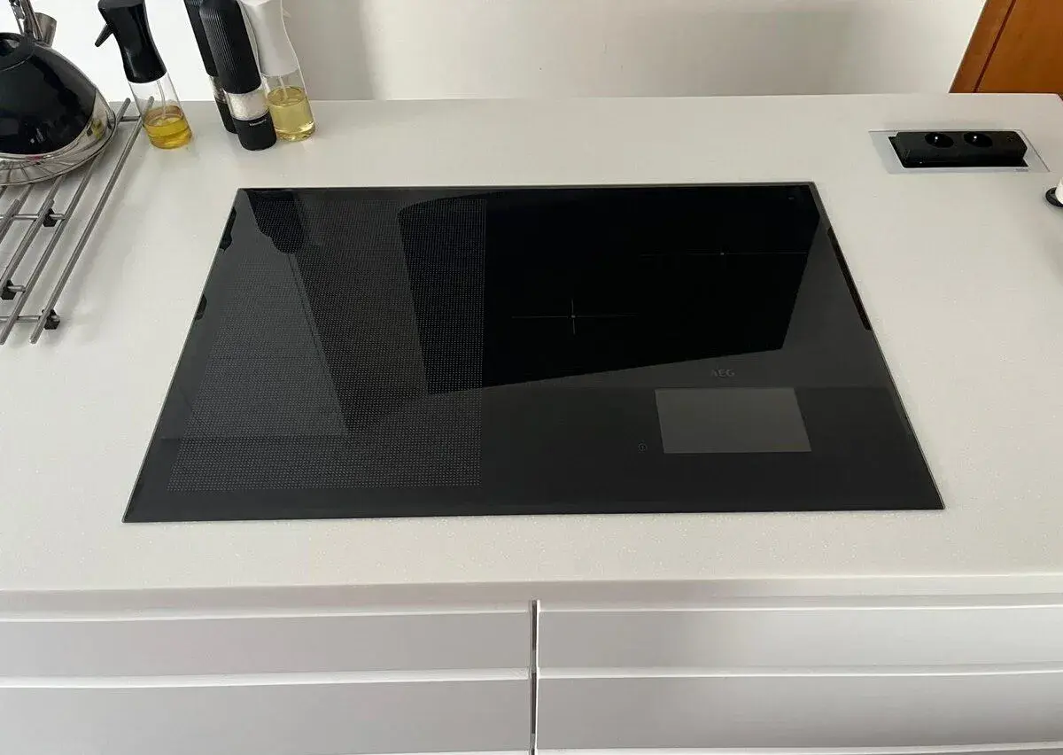 AEG HKH81700FB – 78 cm indukční varná deska, funkční
