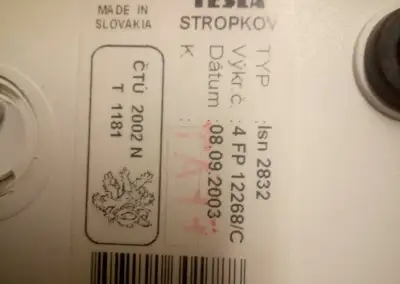 Tlačítkový telefon