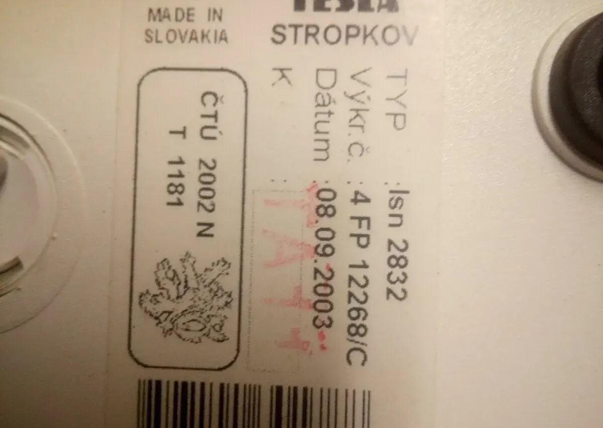 Tlačítkový telefon