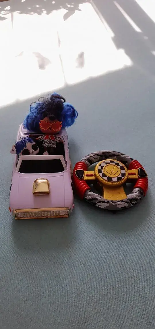 Lol auto - závodní s panenkou na ovládání