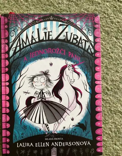 Amálie zubatá a jednorožčí páni