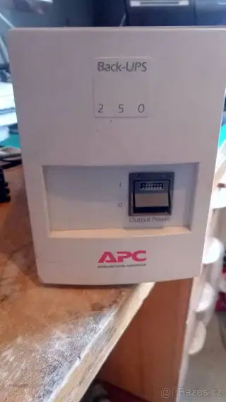 Záložní zdroj APC Back UPS 250