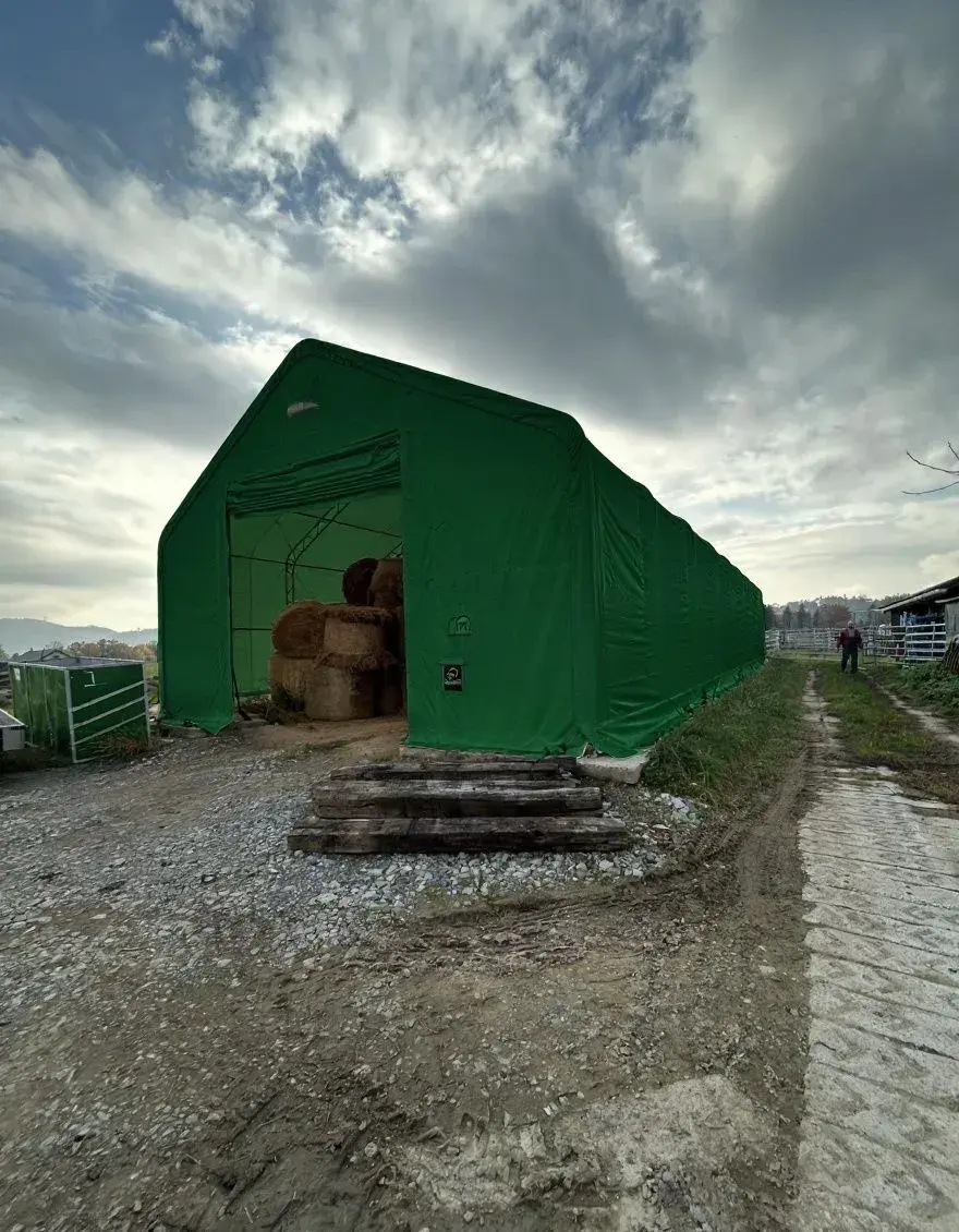 ROZMĚRY HALY (ŠxDxV)9,15 x 12,2 x 6,1 m ROZMĚR VJEZDU (ŠxV)4