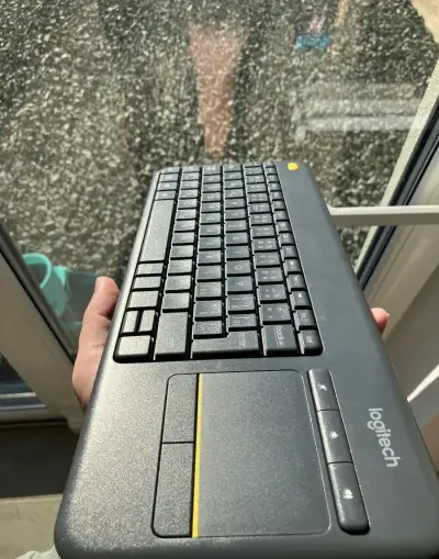 Logitech K 400 Plus