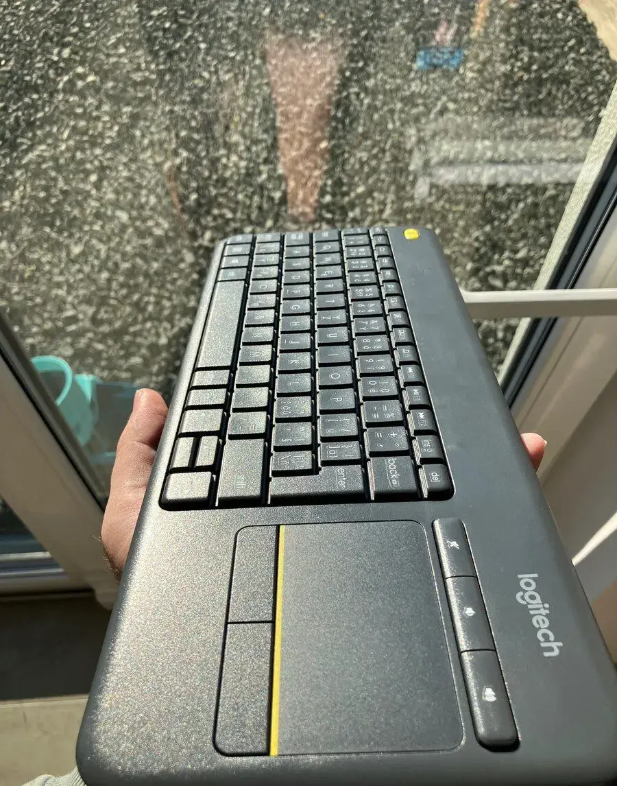 Logitech K 400 Plus