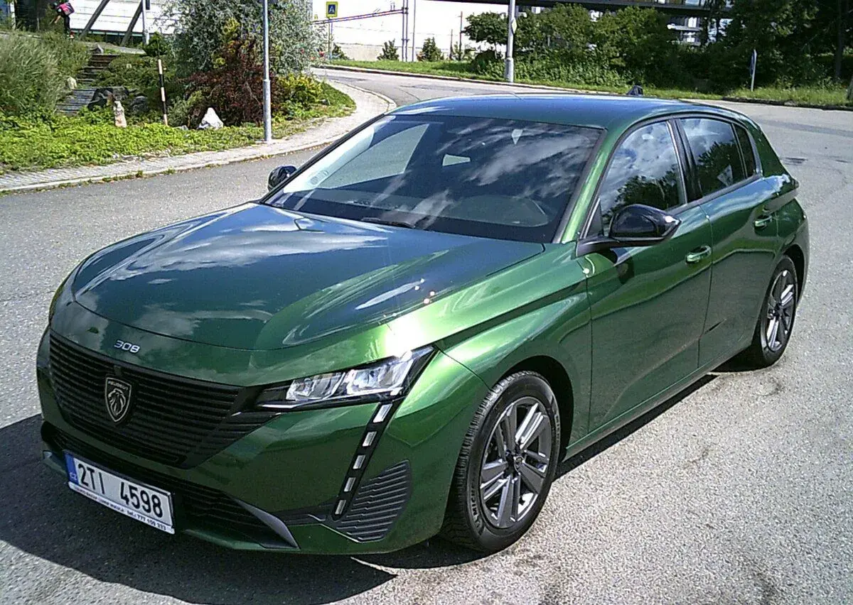 Peugeot 308 – 2023, 40 000 km