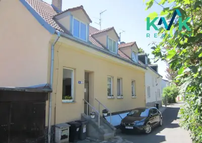 Pronájem bytu 3 + 1, v OV, cihla, 73 m2, ul. Slepá, Karlovy