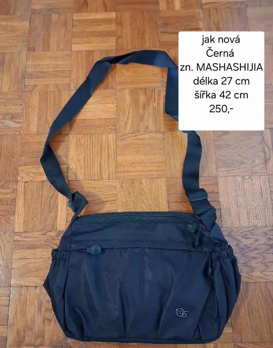 Černá kabelka přes rameno